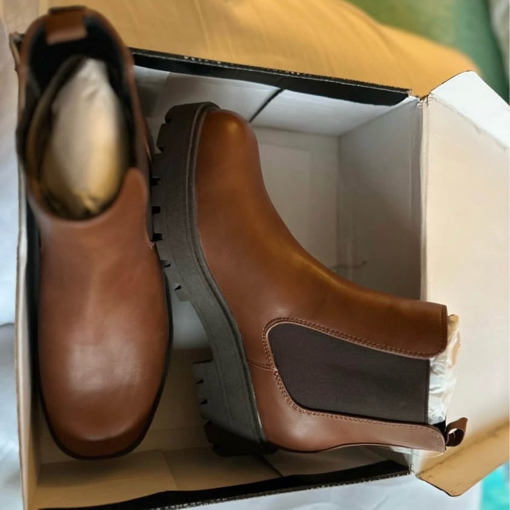 My Soft Chelsea  Brown Ankle Boots for Women’s Size 7.5‎